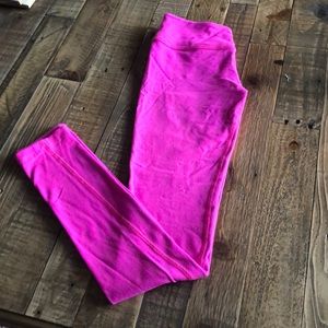 Bright pink Beyond Yoga leggings! Size xs